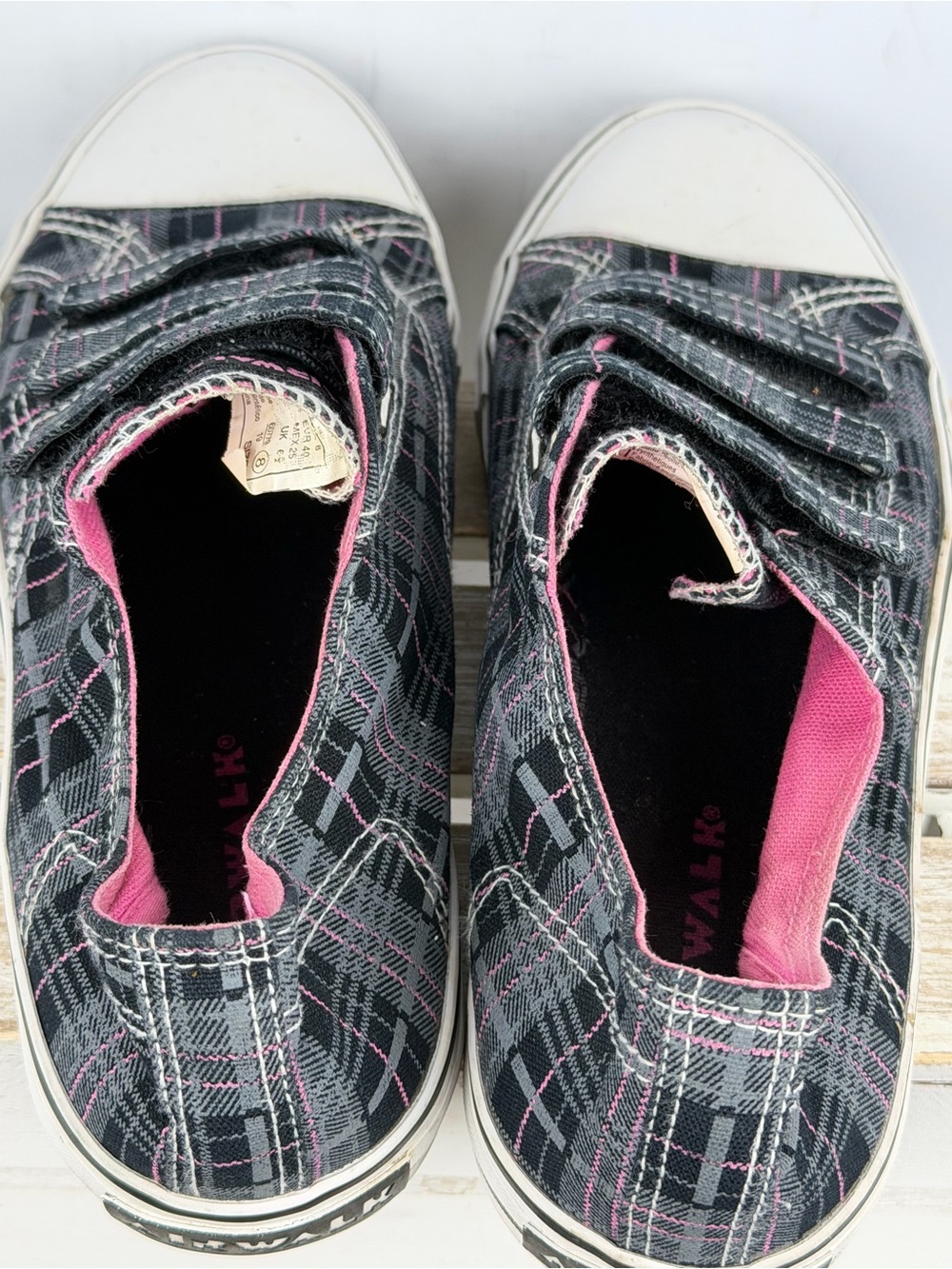 Airwalk low-top sneakers black and gray plaid hook & loop size 8 - Picture 6 of 14